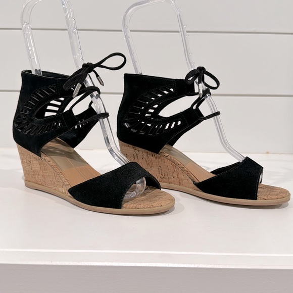 Dolce Vita wedge sandals. Size 6. Excellent condition! - Picture 2 of 8